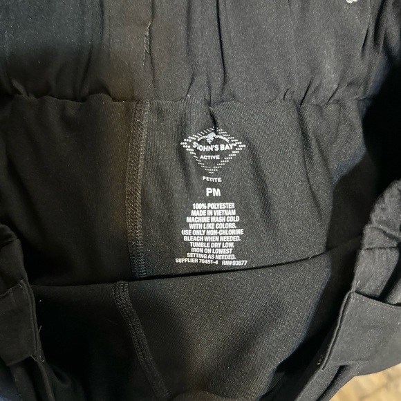 St. John bay black petite med 15” waist15” length like new skorts - Picture 5 of 6